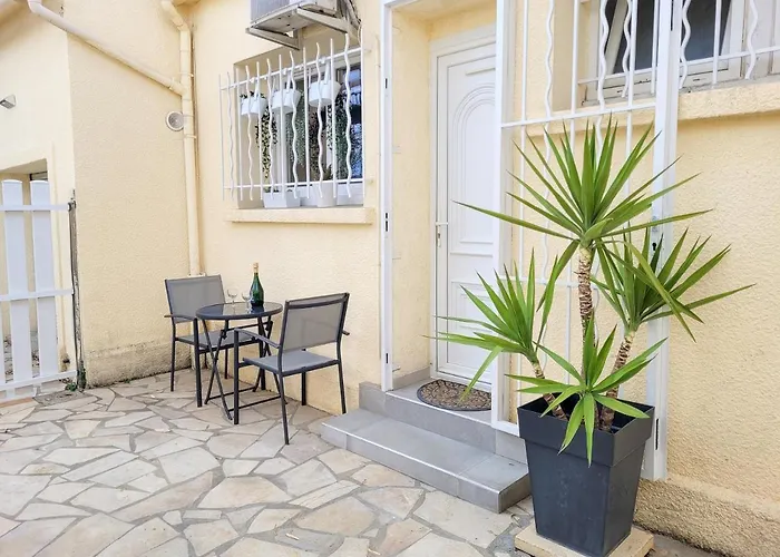 Climatisee Lit Double Dans - Proche Centre Tramway Montpellier